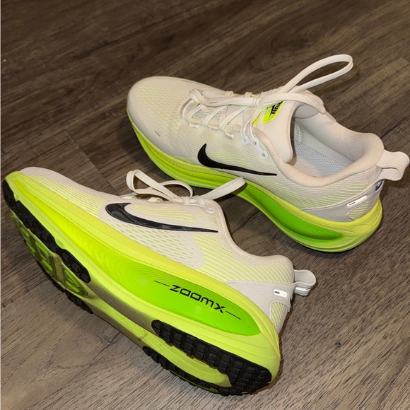 Nike Vomero 18 W8.5/M7 - White/Electric Green/Volt/Black - Picture 2 of 9